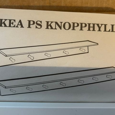 IKEA/ PS hylle med knagger