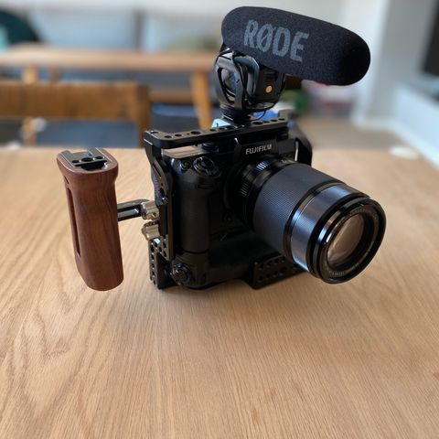 Fujifilm X-H1 m/Batterigrep, Røde mic, cage ++