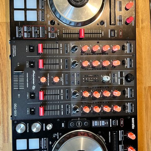 Pioneer DDJ SX-3, bag og decksaver selges!