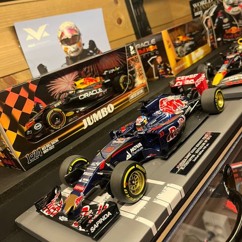 Minichamps 1:18 Max Verstappen Toro Rosso RedBull 2015 F1 formel 1