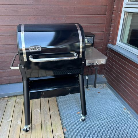 Weber Smokefire EX4 pelletsgrill selges, ikke brukt