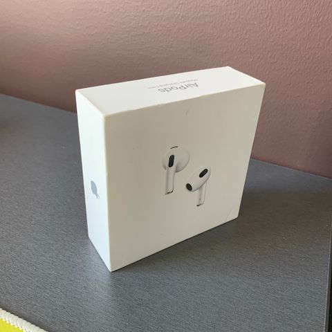 AirPods venstre og etui