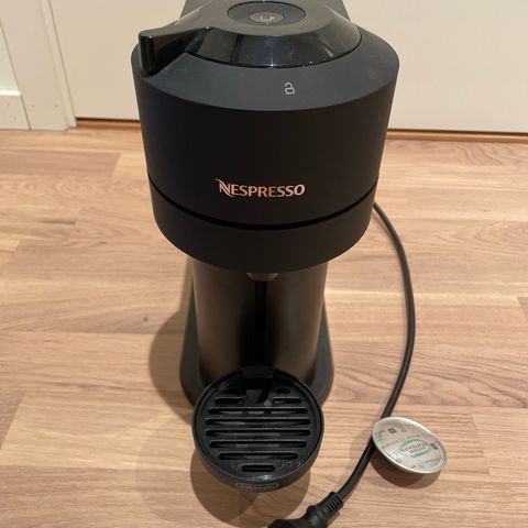 Nesten ubrukt Nespresso kaffemaskin