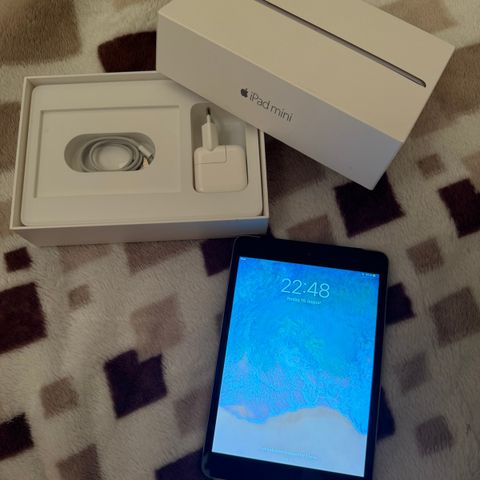 Apple iPad mini 3. wifi. 64gb. Sim kort. Cellular. Space Gray. Pris kan diskuter