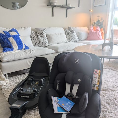 Ubrukt og ny maxi cosi pearl pro 2 i size med brukt familyfix 3 isofix base