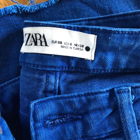 Kjempefin blå dongeribukse fra Zara