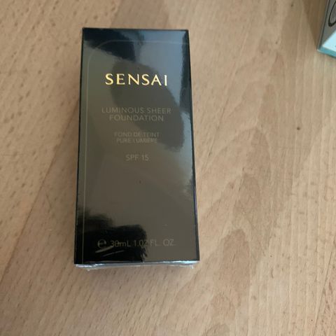 Sensai Luminous Sheer Foundation 202