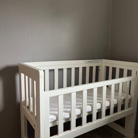 Troll Bedside Crib hvit