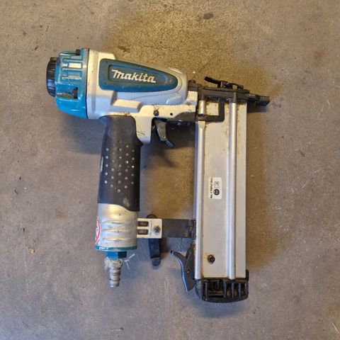 Pneumatisk dykkertpistol Makita AF505