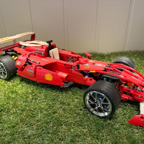 Formel 1 modellbil i Kinesisk Lego :)