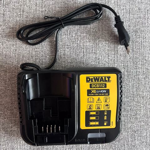 Dewalt DCB 112 batterilader.