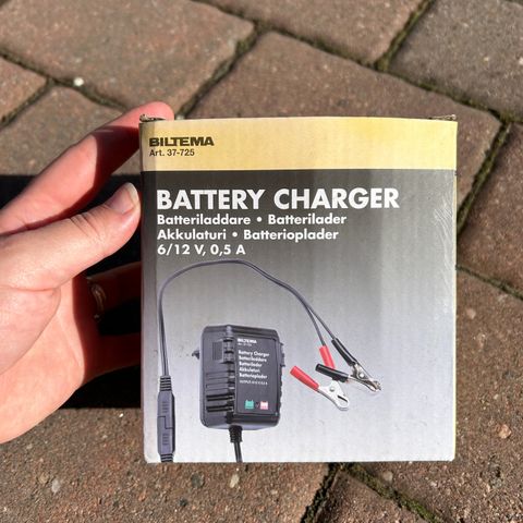 Batterilader fra Biltema