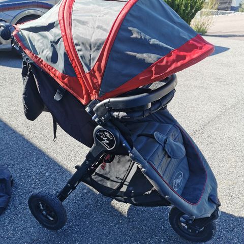 Babyjogger city GT med regntrekk, bøyle, brett, myggnetting og reisespose selges