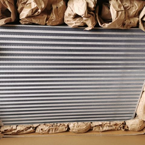 NRF radiator element  - 66cm x 46 x 8cm  - ubrukt i eske - GI BUD