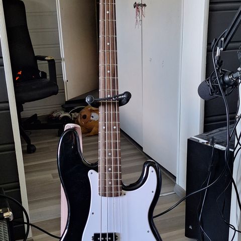 Squier Precision Bass