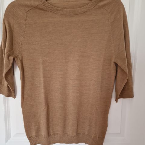 Fin bluse i camel/brun farge