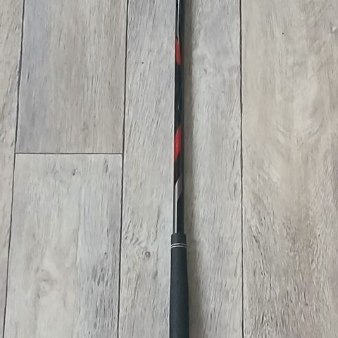 Wilson knallsterk minigolfkølle 80 cm som er pent og lite brukt