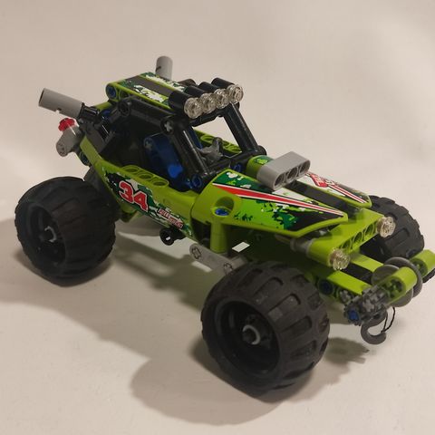 Desert Racer (42027) fra Lego Technic.