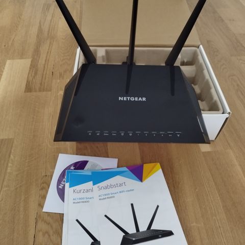 En gaming router fra Netgear R6800 AC1900 Kun prøvd to uker som ny