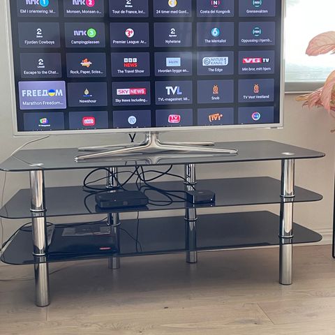 TV-bord i glass og metall, uten TV