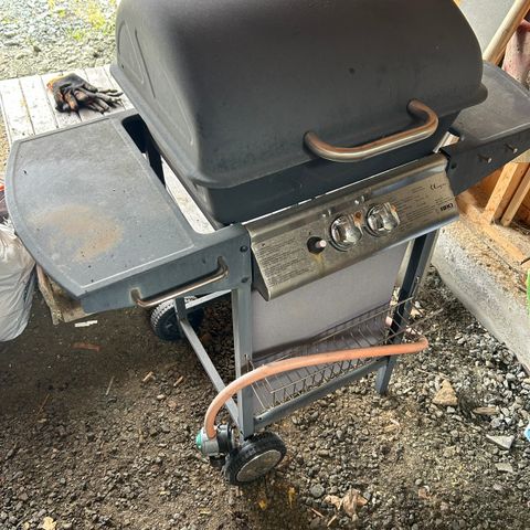 Godt brukt gassgrill gies bort mot henting!