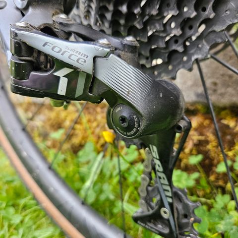 Sram Force hydro bremser og mekanisk 1x11 gir selges