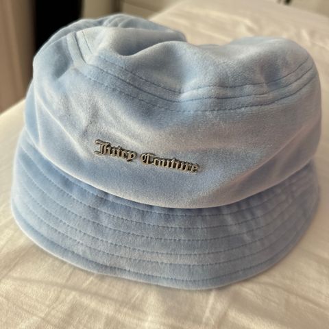 Bucket hat x 2 og caps fra Juicy couture, velur