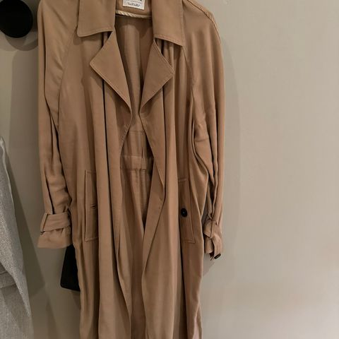 Tynn jakke / trenchcoat beige