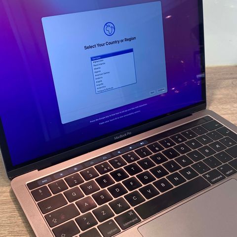 MacBook Pro (13-inch, 2016, i7, 16 GB RAM, 500GB)