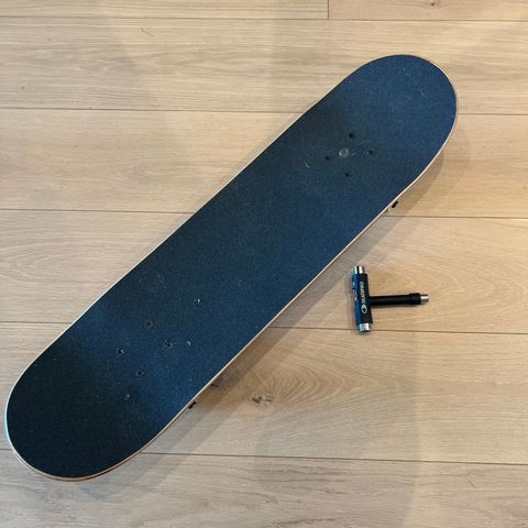 Ubrukt Tony Hawk skateboard