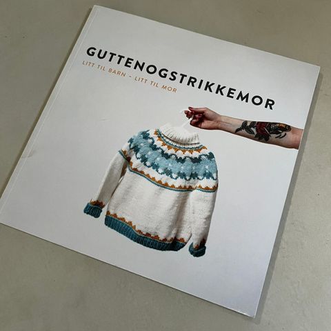 Gutten og strikkemor