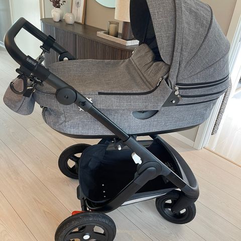 Stokke Trailz Black Melange barnevogn