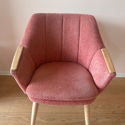 Liten vintage rosa lenestol