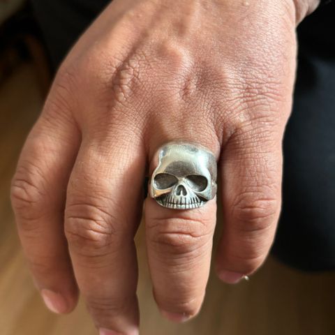 Skull ring