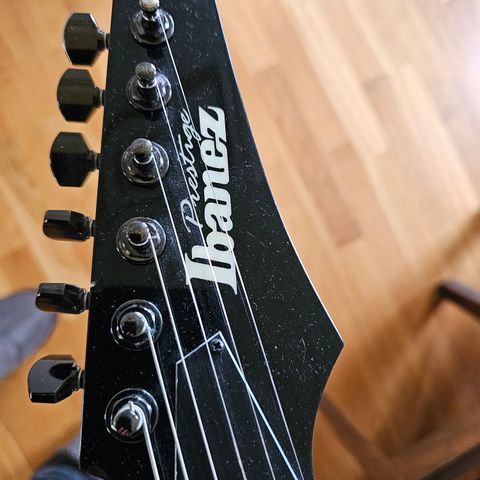 Ibanez Prestige gitar stemt/justert i strait  E.