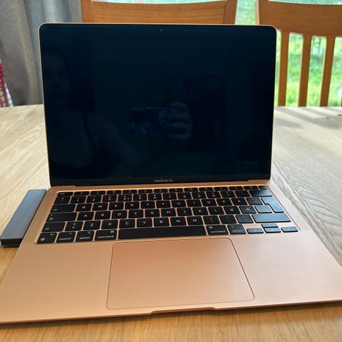 !!NY PRIS!! MacBook Air M1, 512 GB, helt ny 6-in-1 HUB