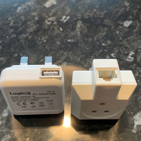 UK Logic3 AC adapter / Telefonstikkontakt adapter