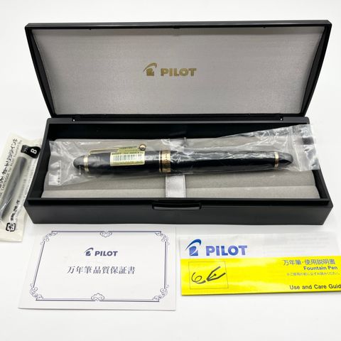 Fyllepenn Pilot Custom 743 sort SU-splitt (stub) 14k gull (ny)