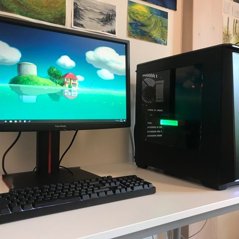 Komplett gaming pc selges! Keyboard, skjerm og ekstern harddrive inkludert!