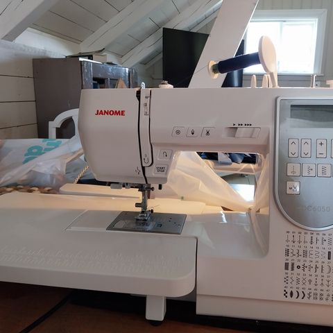 Janome DC6050 symaskin (nypris ca nok 11.000)