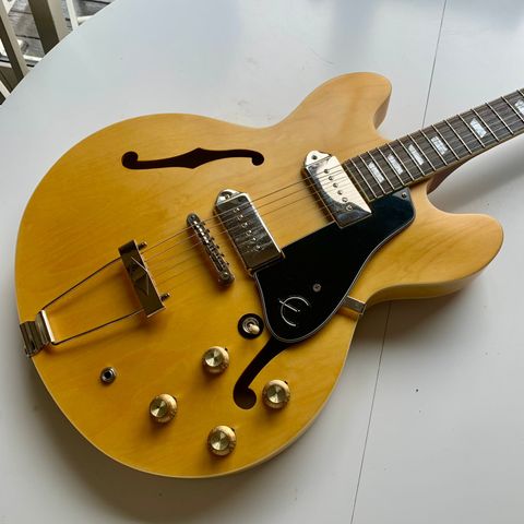 Epiphone Casino, inspired by John Lennon.