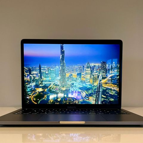 MacBook Pro (13 tommer, M1, 8GB, 256GB SSD)