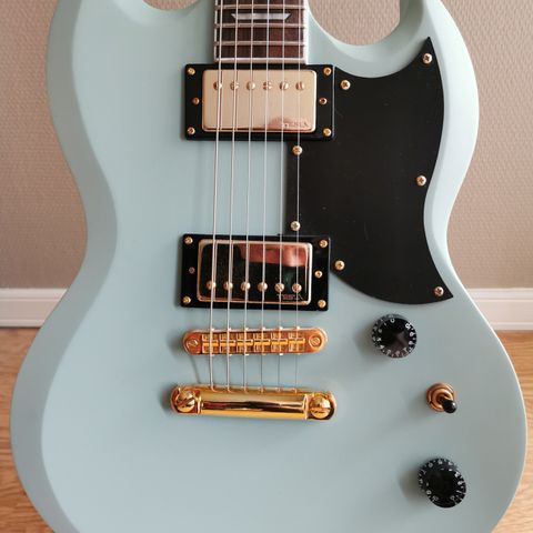 Harley Benton DC-DLX Gotoh Deluxe Series, Daphne Blue Satin Finish.