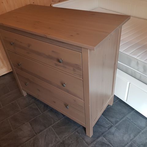 HEMNES KOMMODE GRÅBRUN