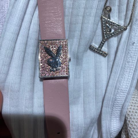 Ekte Playboy rosa klokke med strass