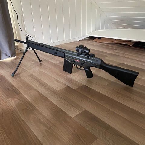 AG3 (G3)  airsoft rifle med rødpunkt sikte