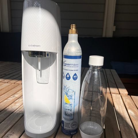 Sodastream med flaske og to patroner