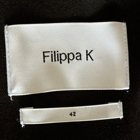 Filippa K svart jakke med belte