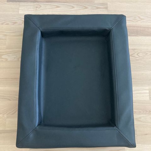 Hundeseng 60x50 cm Basic Edge fra Musti