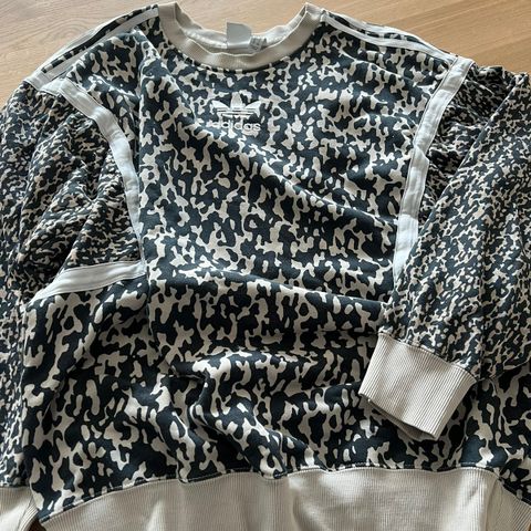 Adidas crewneck leopard